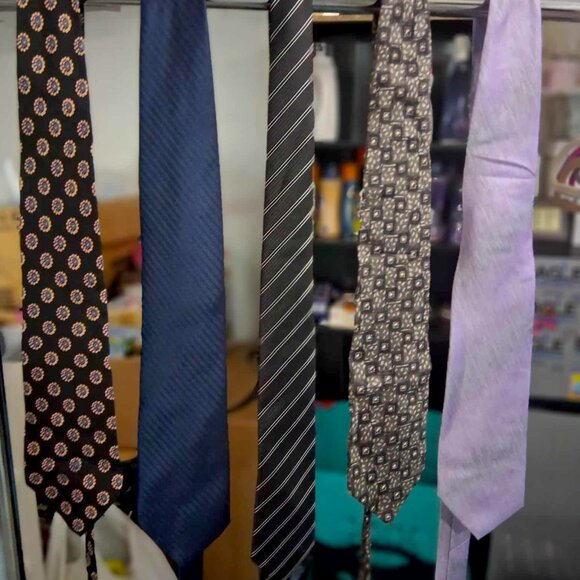Bundle of 5 Men's Neckties, Multicolor / patterned and solids, various brands - Picture 1 of 10